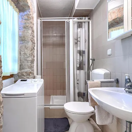 Paolici By Interhome * Nedescina